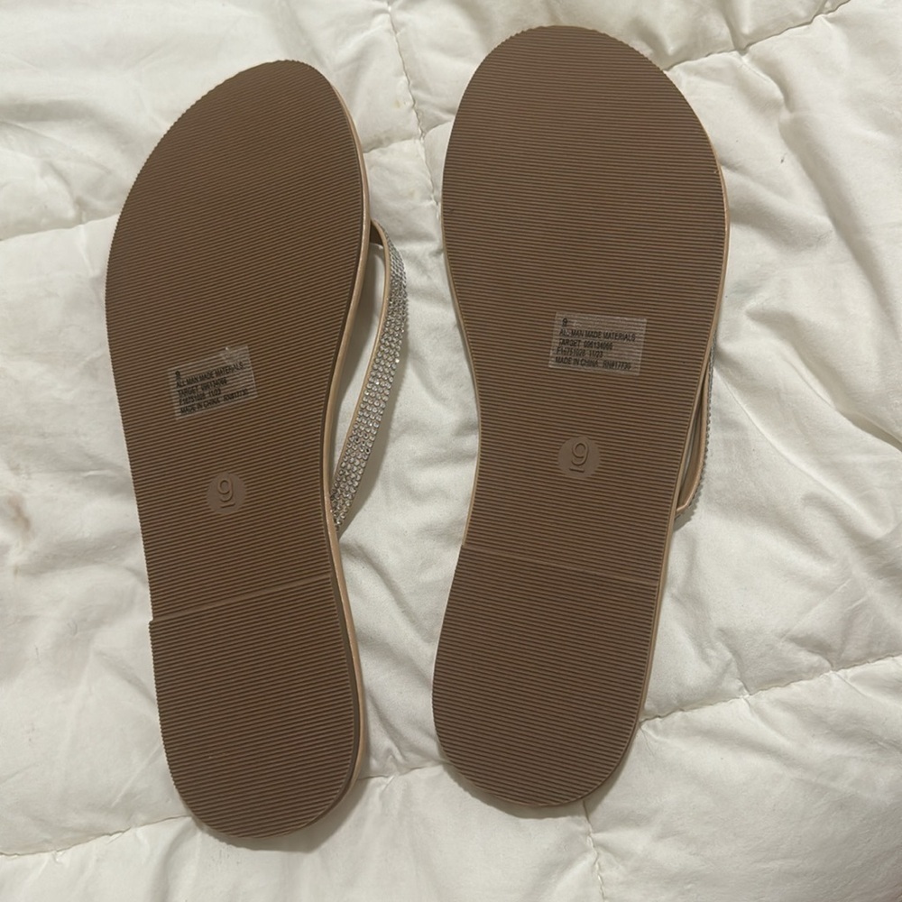 Shade & Shore Cream Shoes - Picture 2 of 3